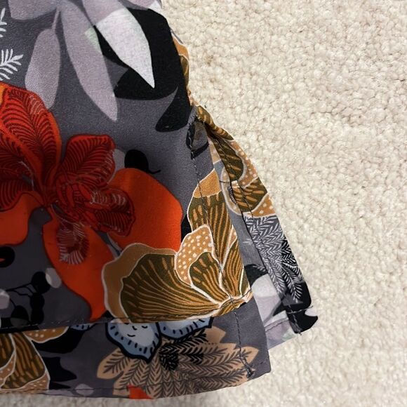 White Cross Fall Motif Flowers Scrubs Healthcare Top. Size Small - Picture 5 of 7